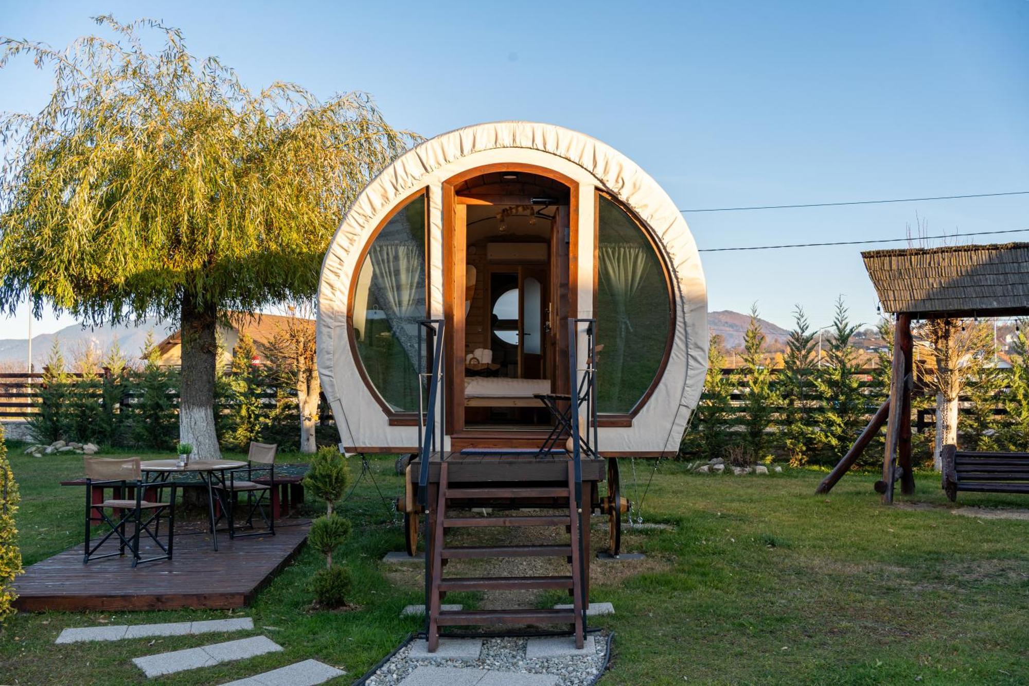 Glamp In Style Pods Resort บราน ภายนอก รูปภาพ